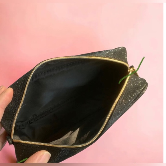 ✨ New Chanel Beauty holiday limited edition bag✨ - Picture 8 of 14